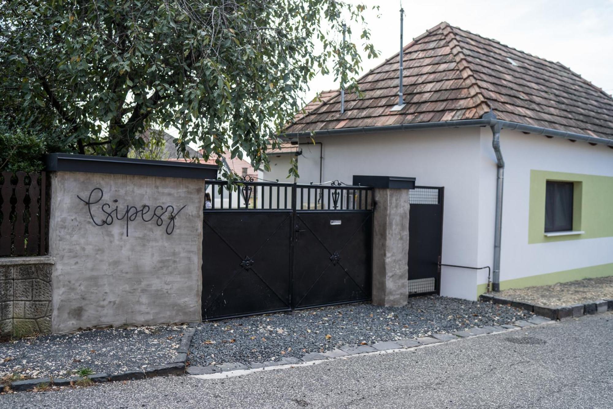 Csipesz_Vendeghaz Appartement Sümeg Buitenkant foto